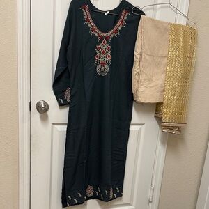 Embroidered Pakistani Indian gray and Gold Traditional shalwar kameez #805